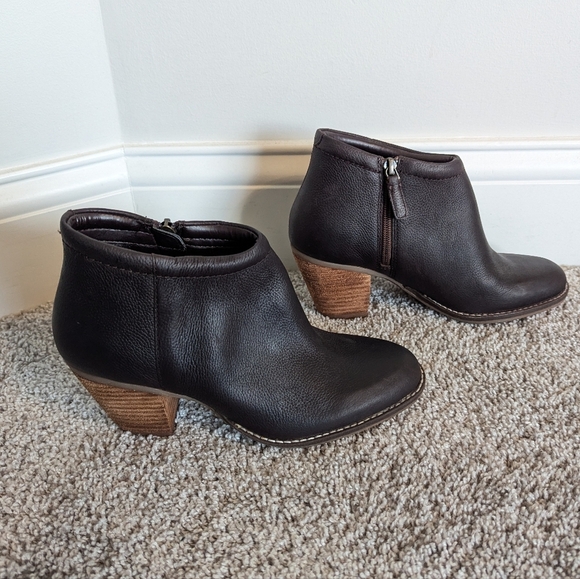 Cole Haan Prynne Dark Brown Pebble Leather Booties sz 7.5 - Picture 1 of 7